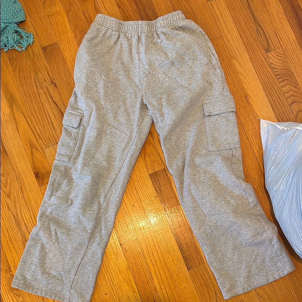 Brandy Melville Gray Sweatpants comes with matching crop zip-up